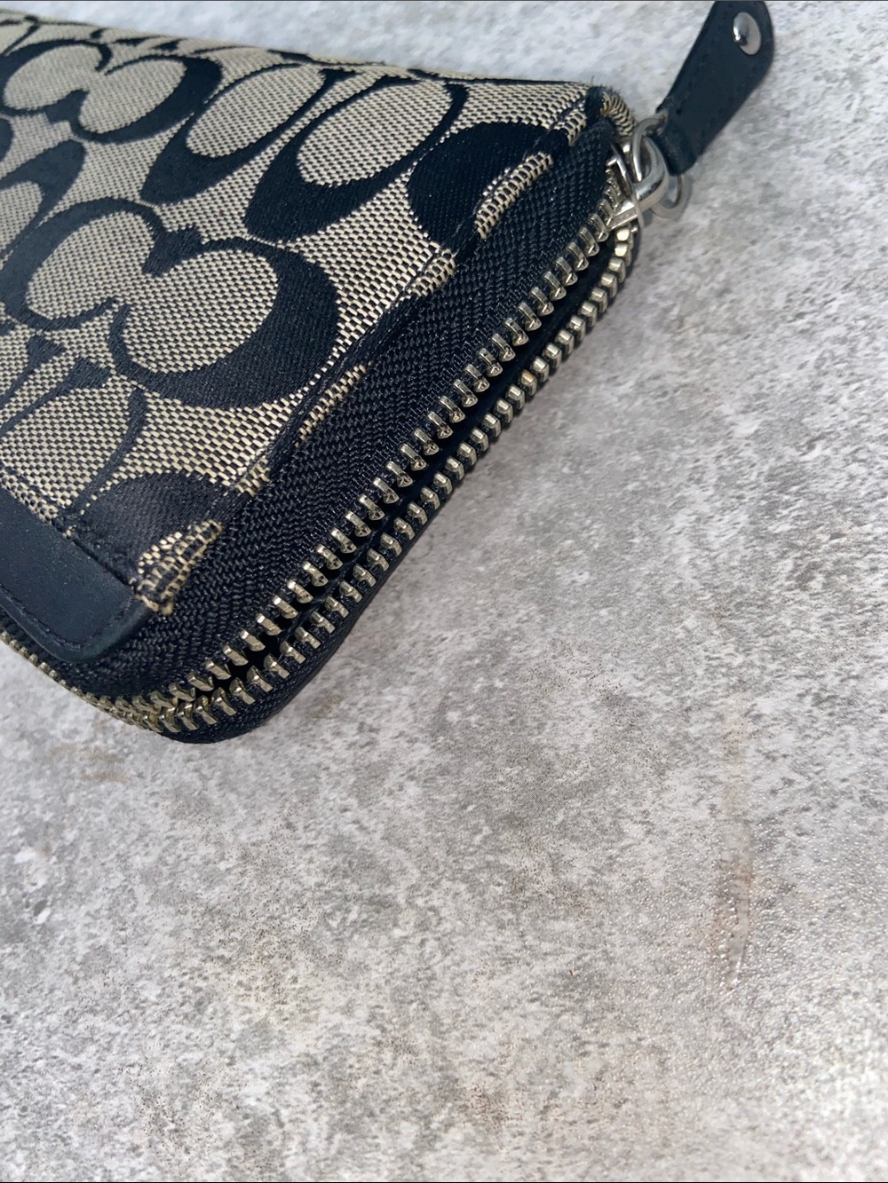 Coach Y2K Ashley SignatureWallet EUC - Picture 5 of 7